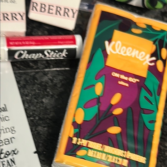 Burberry Her Beauty Bundle Burberry Her x2 5ml travel & Ipsy Bag & Charcoal Peel - Picture 6 of 12